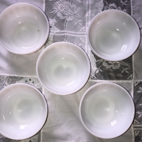 Five vintage milkglass bowls. Golden wheat pattern. - Picture 2 of 4